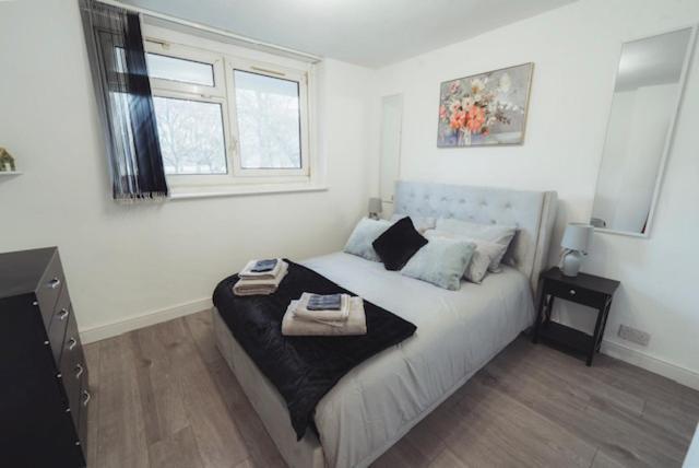 1 Bed-park View-balcony-wifi-pet Friendly * Londra
