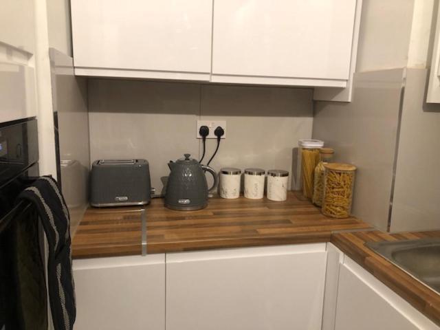1 Bed-park View-balcony-wifi-pet Friendly Londra